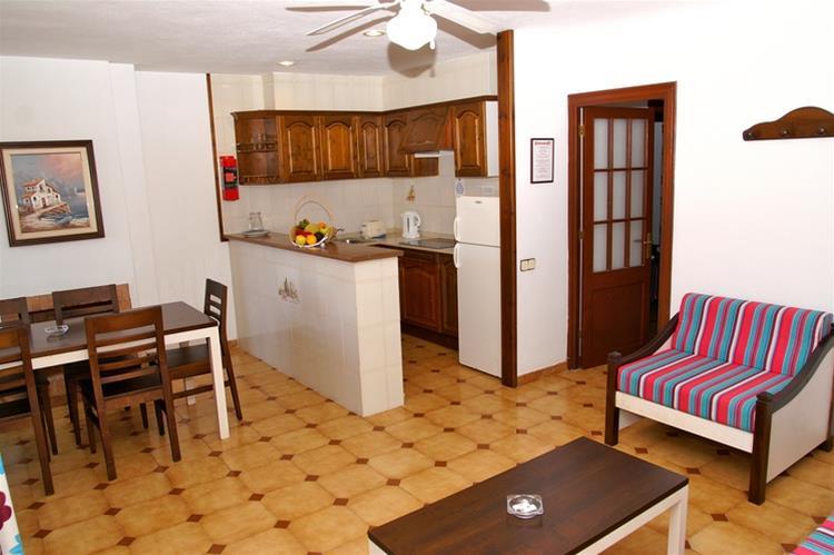 Отель Bahia Park Cala En Porter  Интерьер фото